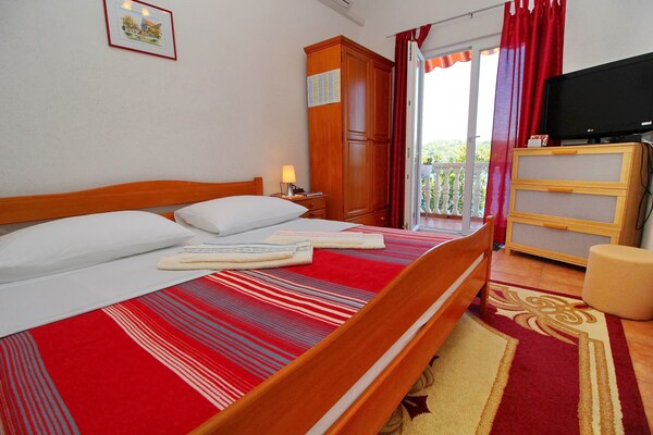 Comfortabel appartement met balkon en uitzicht op zee in Sobra, op 100 meter van het strand - thumbnail 5