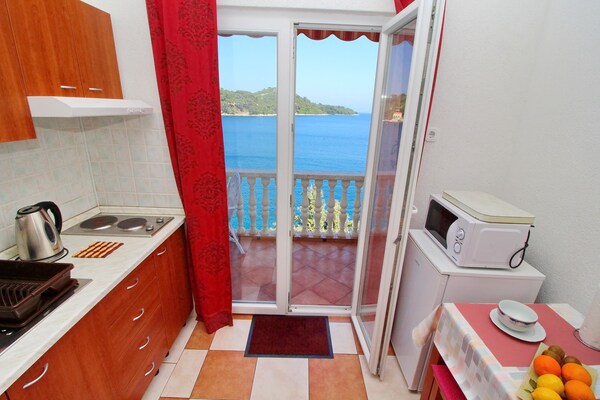 Comfortabel appartement met balkon en uitzicht op zee in Sobra, op 100 meter van het strand - thumbnail 4
