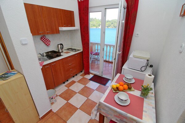 Comfortabel appartement met balkon en uitzicht op zee in Sobra, op 100 meter van het strand - thumbnail 2