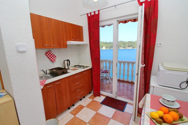 Comfortabel appartement met balkon en uitzicht op zee in Sobra, op 100 meter van het strand - thumbnail 3