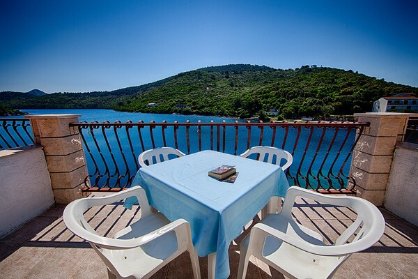 Romantisch zolderappartement met dubbel zeezicht op Lastovo, 100m van het strand - thumbnail 3