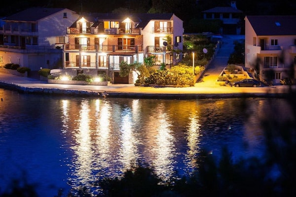 2-persoons appartement aan het strand in Lastovo · 24 m² - thumbnail 1