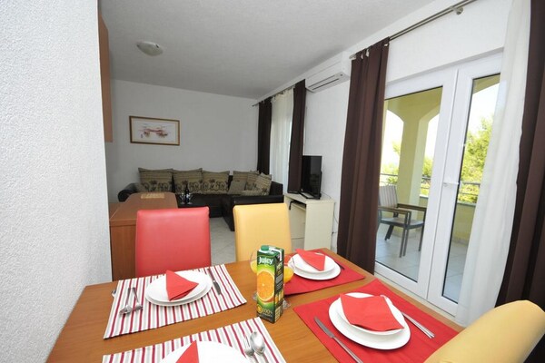 Appartement Mia: Zeezicht, terras & balkon op 100m van het strand - thumbnail 4