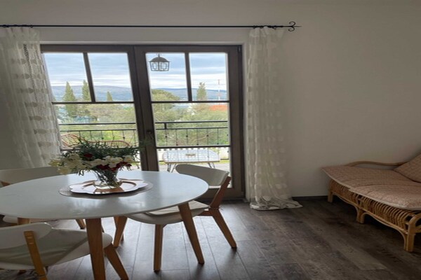 Appartement Plavi: Zeezicht & balkon op 600m van het strand van Okrug Donji - thumbnail 2