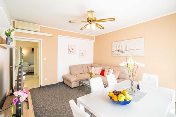 Comfortabel 5-persoons appartement met hot tub en zeezicht in Mlini - thumbnail 4