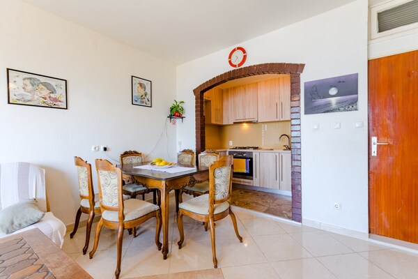 Aan het strand: Ruim appartement met zeezicht in Brela - thumbnail 4