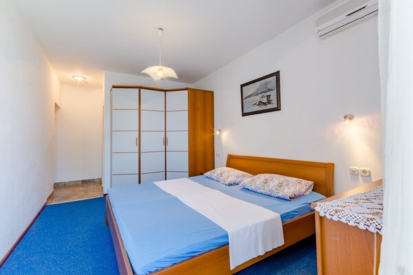 Aan het strand: Ruim appartement met zeezicht in Brela - thumbnail 6
