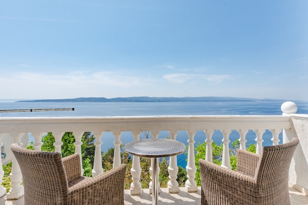 Studio met balkon en uitzicht op zee in Brela, vlakbij het strand - thumbnail 5