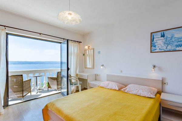 Studio met balkon en uitzicht op zee in Brela, vlakbij het strand - thumbnail 2