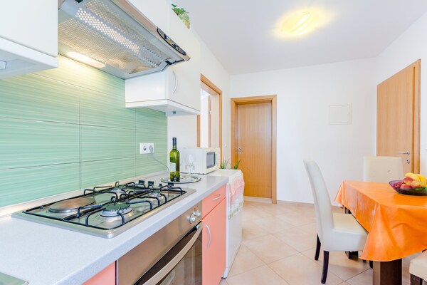 4-persoons appartement aan het strand in Brela met zeezicht - thumbnail 4