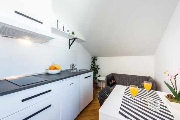 Modern appartement met deels zeezicht en terras op loopafstand van strand - thumbnail 6