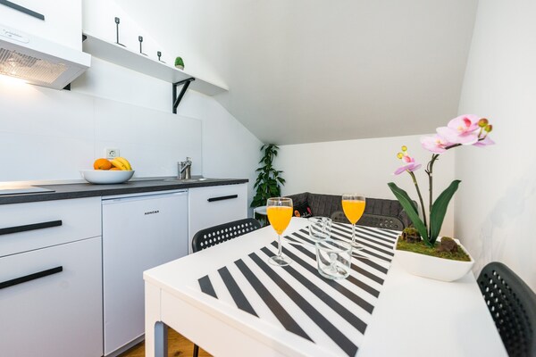 Modern appartement met deels zeezicht en terras op loopafstand van strand - thumbnail 3