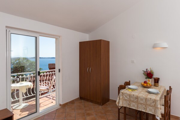 Premium studio met balkon en zeezicht in Plat, vlakbij Dubrovnik - thumbnail 2