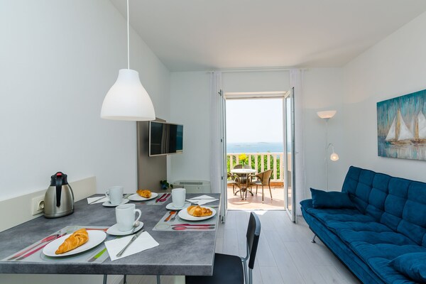 Deluxe appartement met zeezicht en terras nabij strand Mlini - thumbnail 3