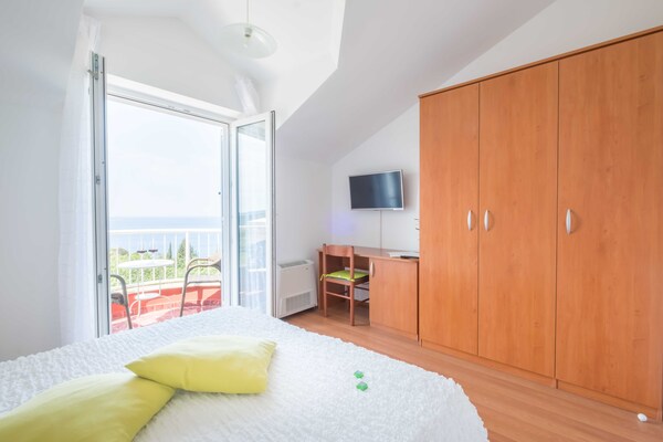 Comfort kamer met balkon en uitzicht op de Adriatische Zee in Plat - thumbnail 2