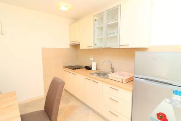 Appartement met zeezicht en terras in rustige Trstenik - thumbnail 5