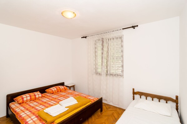 Triple Room 2 in Villa Peragić: Slapen aan de Baai van Molunat - thumbnail 4