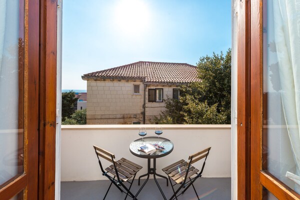 Romance Apartments Dubrovnik R2: modern appartement met zeezichtterras - thumbnail 1