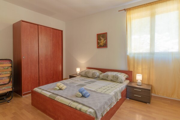 Ruim appartement met terras nabij de kust in Blato - thumbnail 5