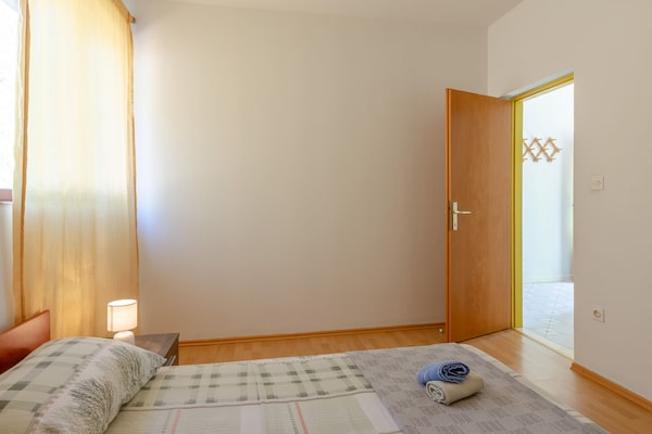 Ruim appartement met terras nabij de kust in Blato - thumbnail 6