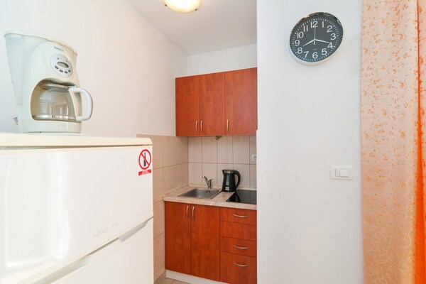 Appartement met balkon op 100m van strand in Supetar, eiland Brač - thumbnail 4