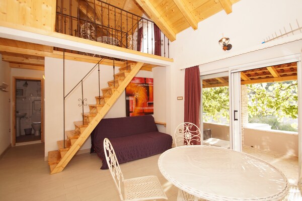 Stone House Mia: Authentiek stenen vakantiehuis met zeezicht in Vela Luka - thumbnail 2