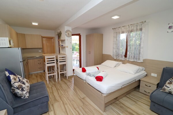 Aan zee: Studio appartement met zeezicht in Orebic - thumbnail 6