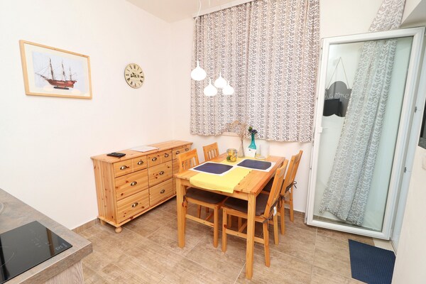 Knus appartement met balkon op 100m van zee in Orebić - thumbnail 2