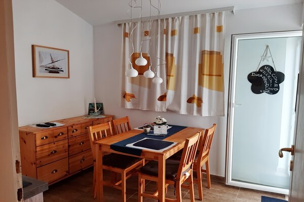 Appartement met balkon en zeezicht op 100 meter van het strand in Orebić - thumbnail 2