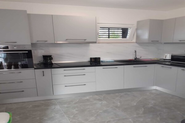 Sfeervol appartement voor 5 met balkon op 300m van zee in Postira, Brač - thumbnail 3