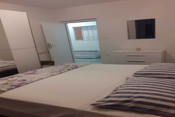 Sfeervol appartement voor 5 met balkon op 300m van zee in Postira, Brač - thumbnail 6