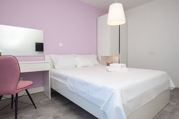 Op 400 m van het strand: Ruim appartement in Bol voor 4 personen - thumbnail 6