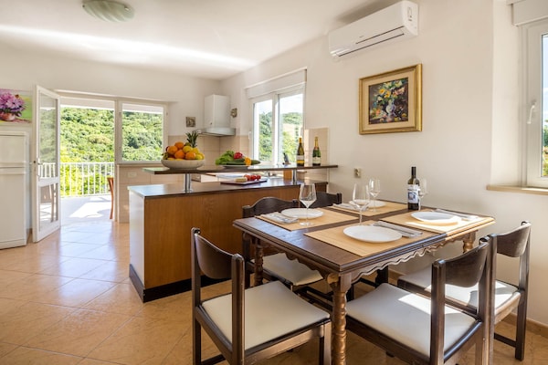 Licht appartement met zeezicht in rustige baai Vrbovica, Korcula - thumbnail 3