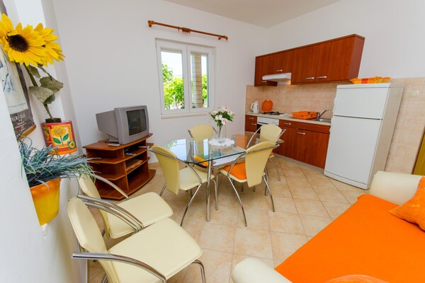 Knus appartement met zonnig terras op 200 meter van het strand in Trogir - thumbnail 4