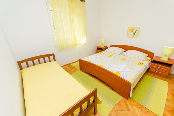 Knus appartement met zonnig terras op 200 meter van het strand in Trogir - thumbnail 6