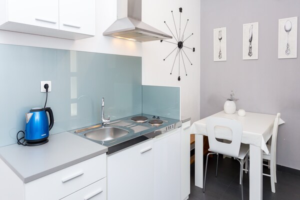 Ruim appartement met balkon en zeezicht op 200m van strand in Omis - thumbnail 5