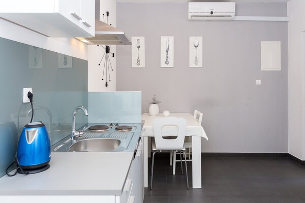 Ruim appartement met balkon en zeezicht op 200m van strand in Omis - thumbnail 3