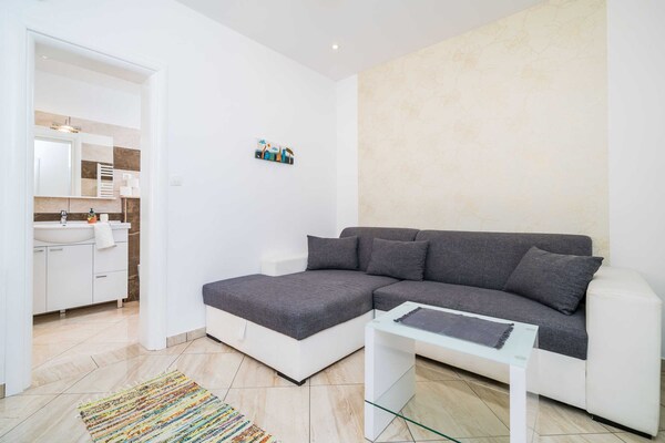 Appartement Villa Palma: 2 slaapkamers, terras en zeezicht in Mlini - thumbnail 2
