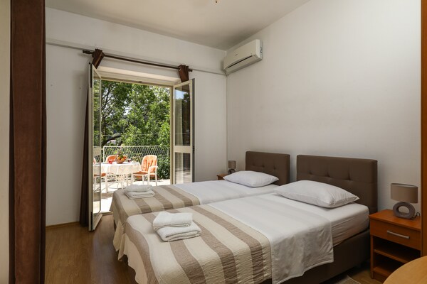 Knusse kamer met WiFi op Babin Kuk, 2 min van strand en boulevard - thumbnail 2