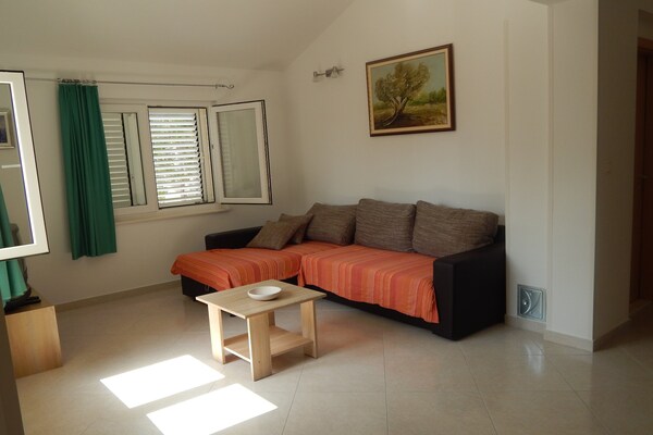Appartement met zeezichtterras in Milna, vlakbij het strand - thumbnail 4