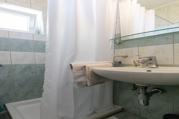 Double Room met balkon en zeezicht in Plat, vlakbij Dubrovnik - thumbnail 3