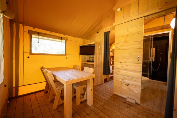Safaritent Vakantiepark Hunzedal 16: Glamping in de bossen van Borger - thumbnail 2