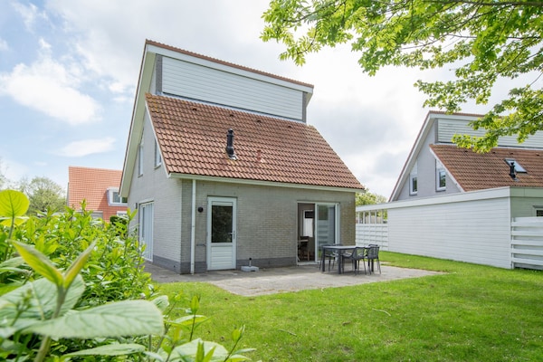 Vrijstaande gerestylede villa op 1 km van het strand in Scharendijke - thumbnail 1