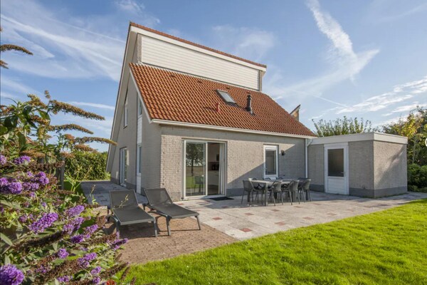 Gerestylede villa met sauna op Zeeland Village, 1 km van het strand - thumbnail 1
