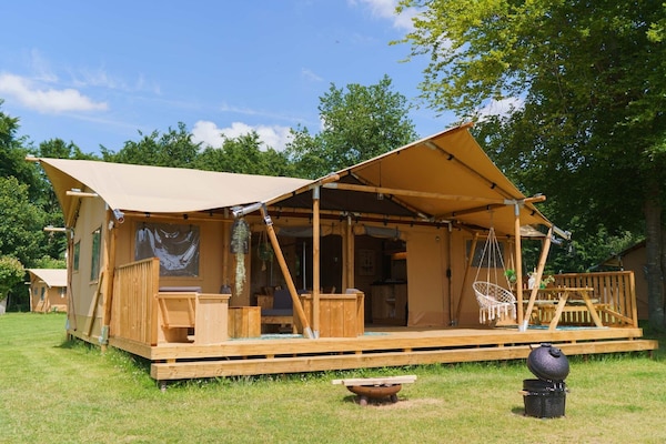 Ruime glampingtent voor 7 personen op Resort de Parel in Zeewolde - thumbnail 1