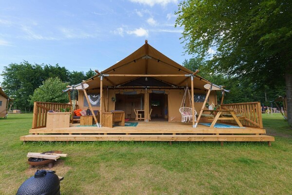 Ruime glampingtent voor 7 personen op Resort de Parel in Zeewolde - thumbnail 6