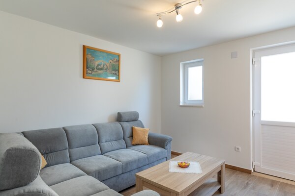 Ruim appartement met zonnig terras op 500 meter van het strand in Mlini - thumbnail 3