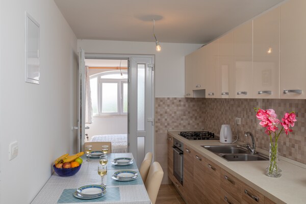 Ruim appartement met zonnig terras op 500 meter van het strand in Mlini - thumbnail 6