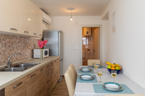 Ruim appartement met zonnig terras op 500 meter van het strand in Mlini - thumbnail 5