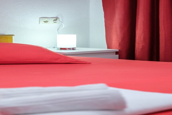 Comfortabel appartement aan zee met terras en uitzicht in Dugi Rat - thumbnail 6